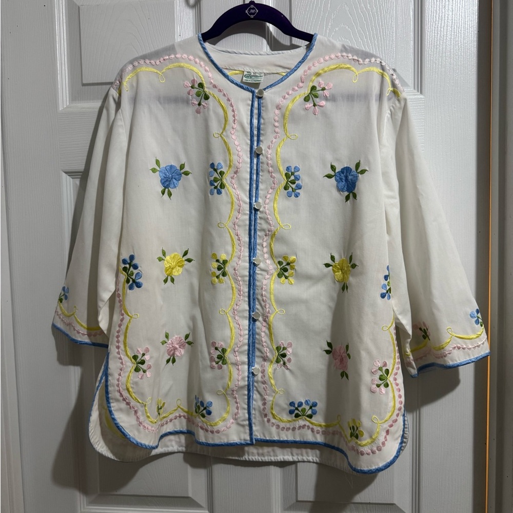 Vintage Caro of Honolulu Floral Embroidered White Blouse